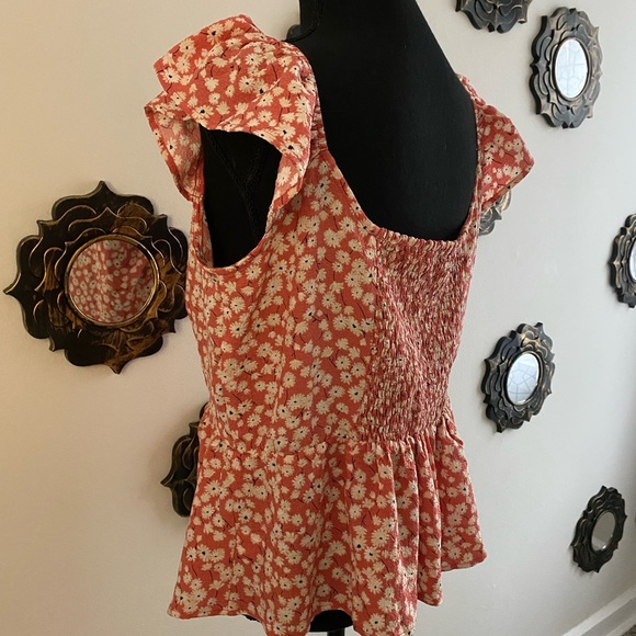 Sweet Rain peplum crop top, floral print design. - Picture 2 of 4